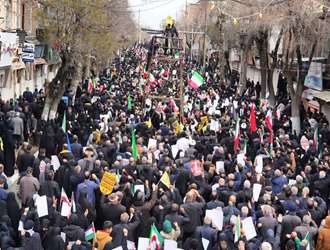 تجدید بیعت مردم ولایی کرمانشاه با رهبر انقلاب در راهپیمائی روز قدس